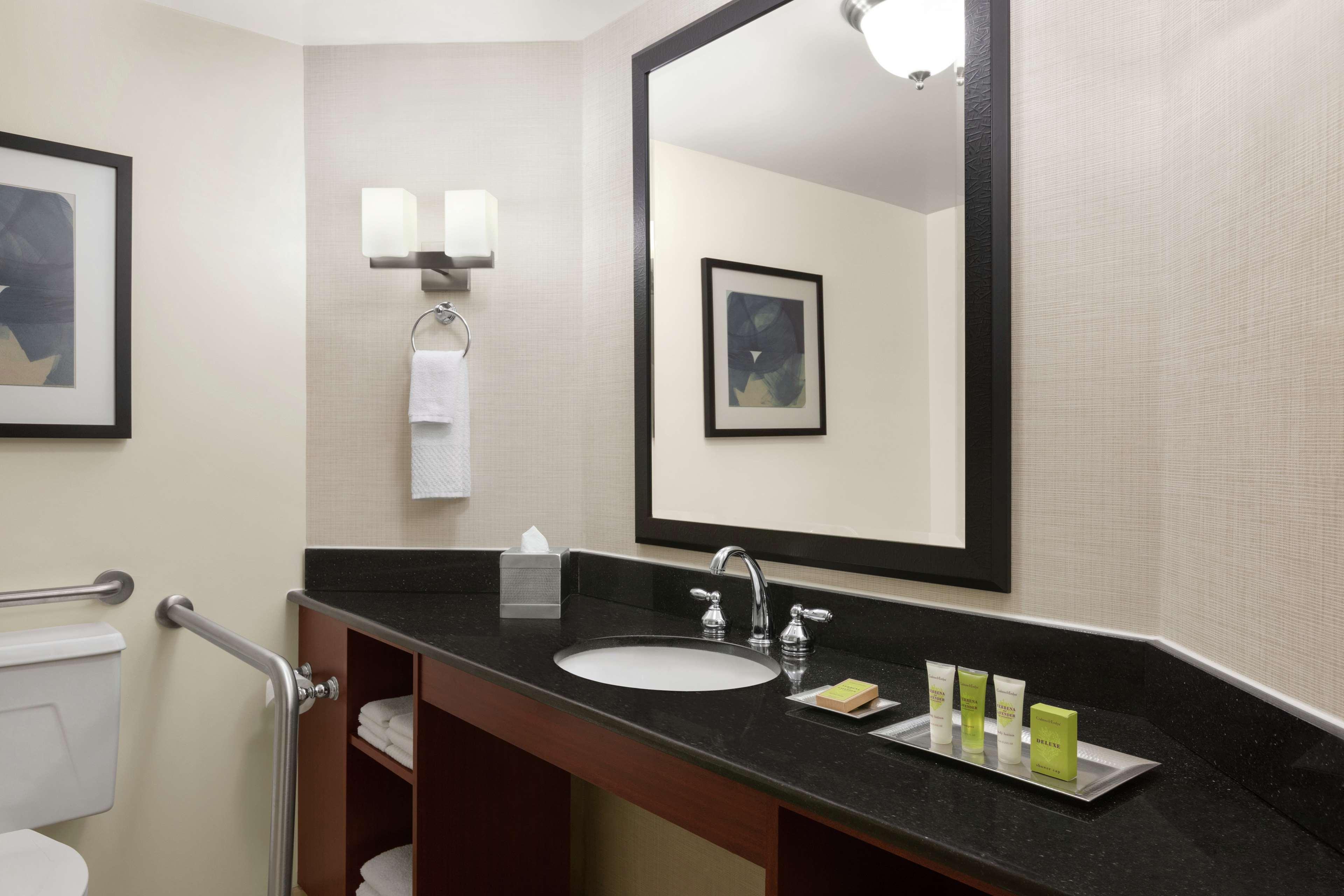 מלון Doubletree By Hilton South Charlotte Tyvola מראה חיצוני תמונה