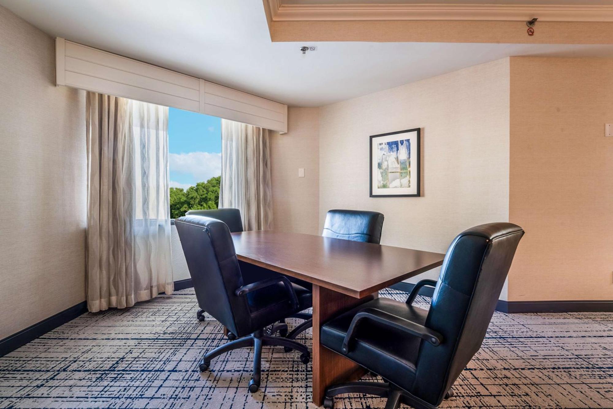 מלון Doubletree By Hilton South Charlotte Tyvola מראה חיצוני תמונה